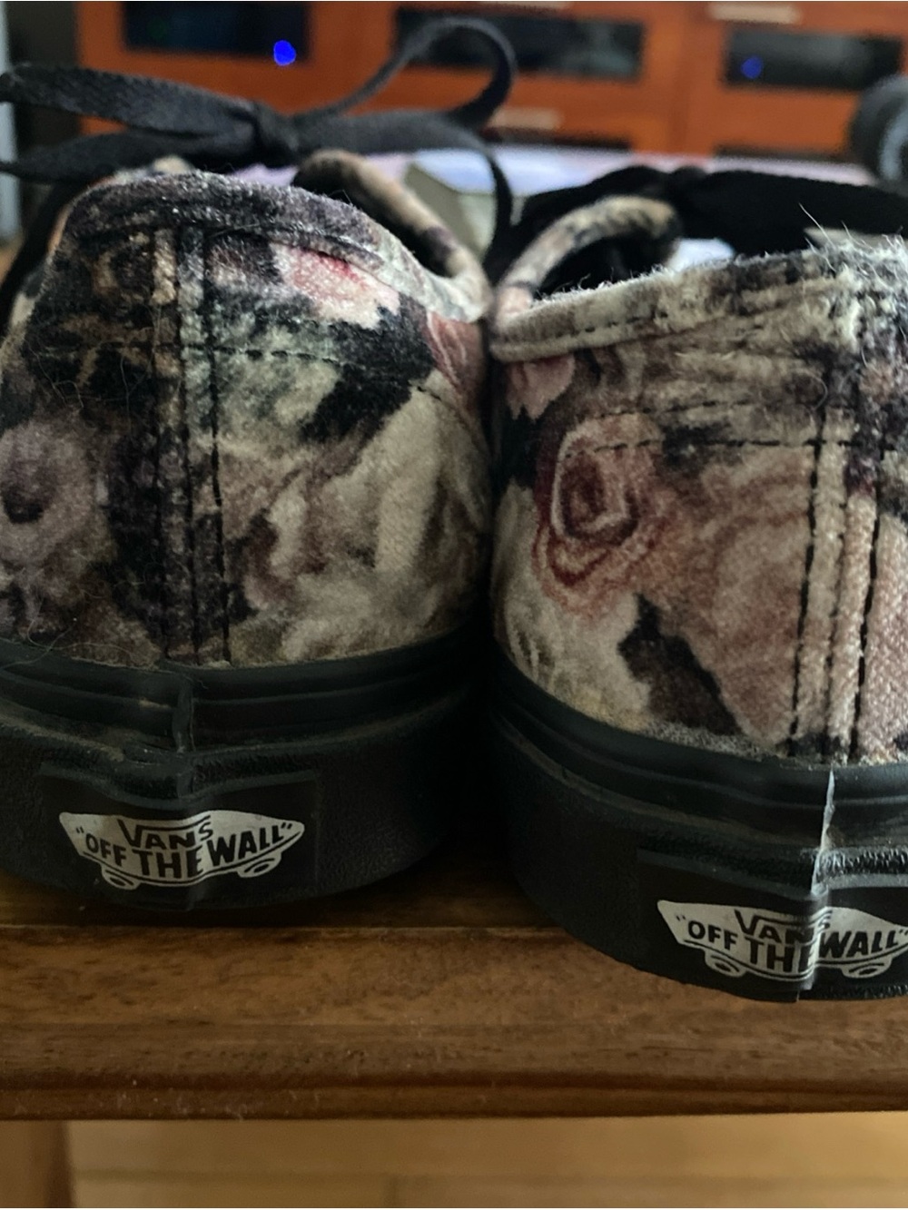 Vans Floral Print Black Lace-Up Sneakers unisexe - Picture 2 of 3